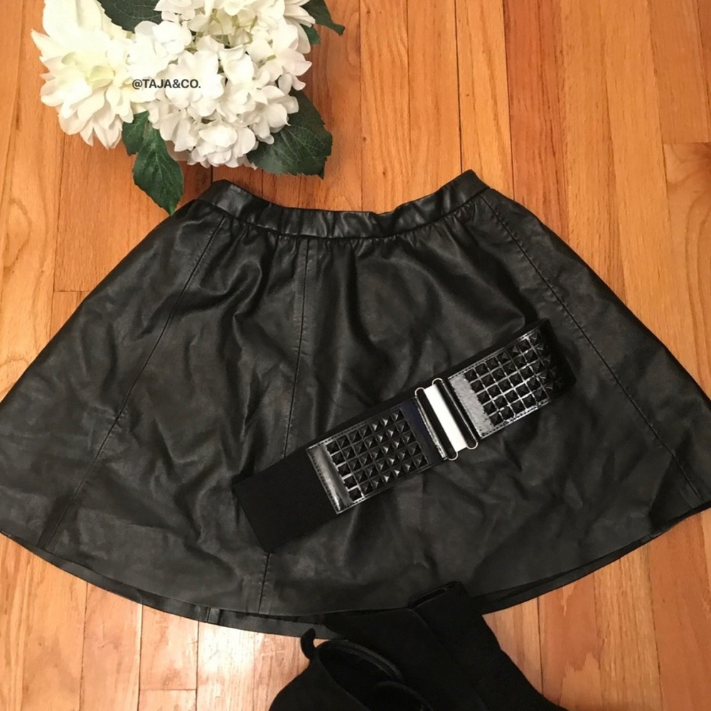 🖤H&M (DIVIDED): Flirty Skater Skirt!